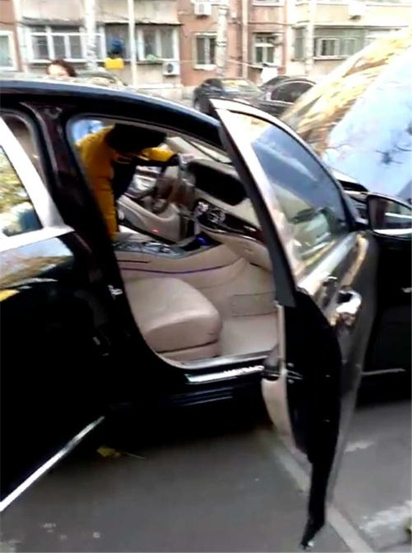汽(qi)車(che)除(chu)甲(jia)醛除味治(zhi)理現場(chang)