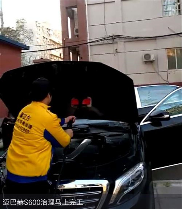 汽(qi)車除甲醛除(chu)味(wei)治(zhi)理現(xian)場(chang)