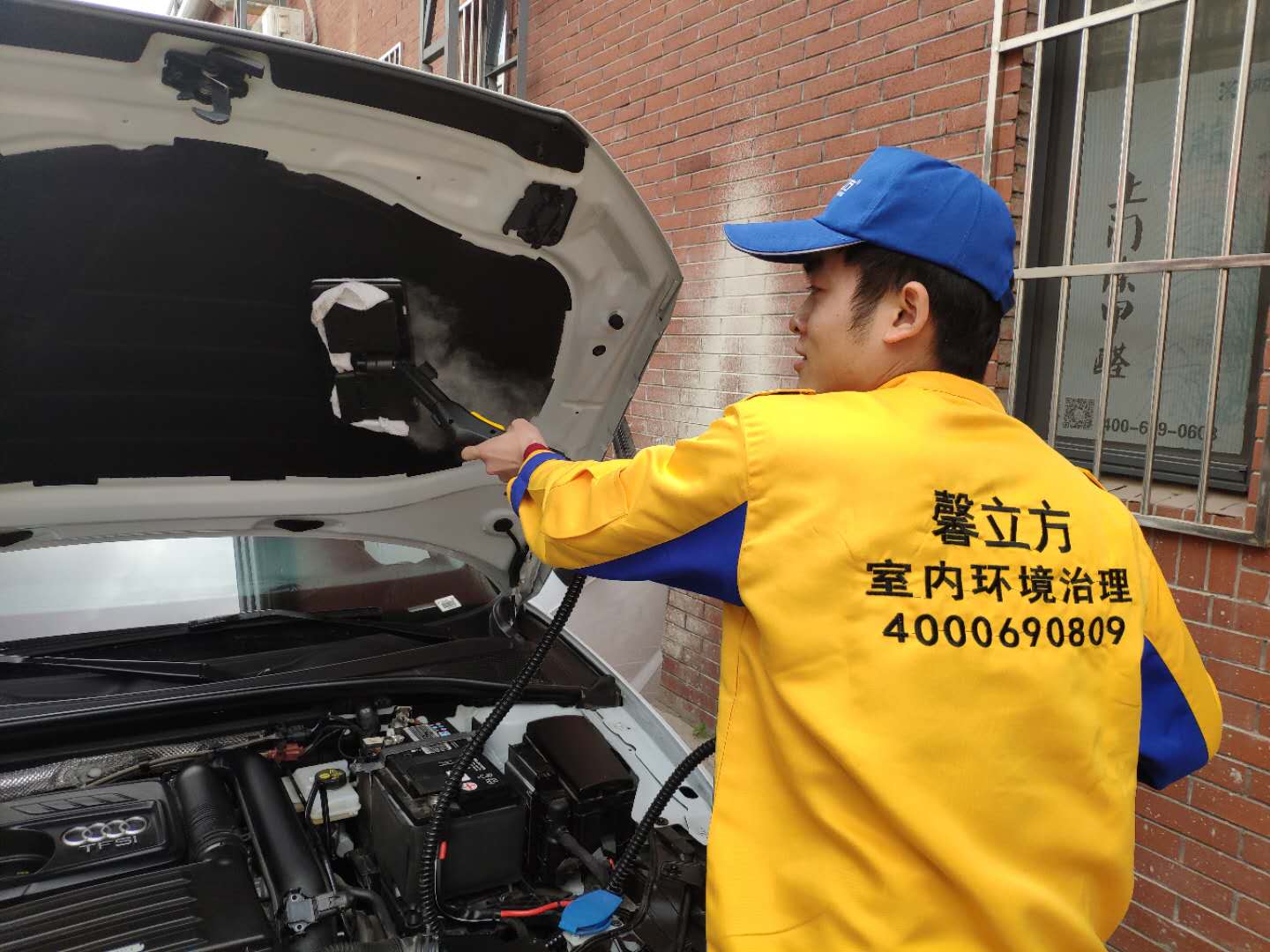 汽車除甲醛除(chu)味現(xian)場(chang)