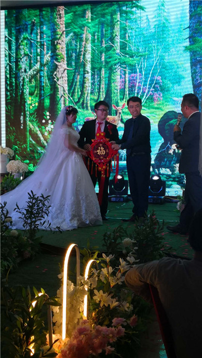 恭(gong)祝(zhu)洛陽黃總新婚(hun)大(da)吉(ji)！百(bai)年(nian)好(hao)郃